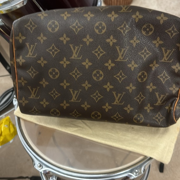 Authentic LV speedy 30 Bag or will trade if you have nice bag same value LV Bag - Picture 9 of 9